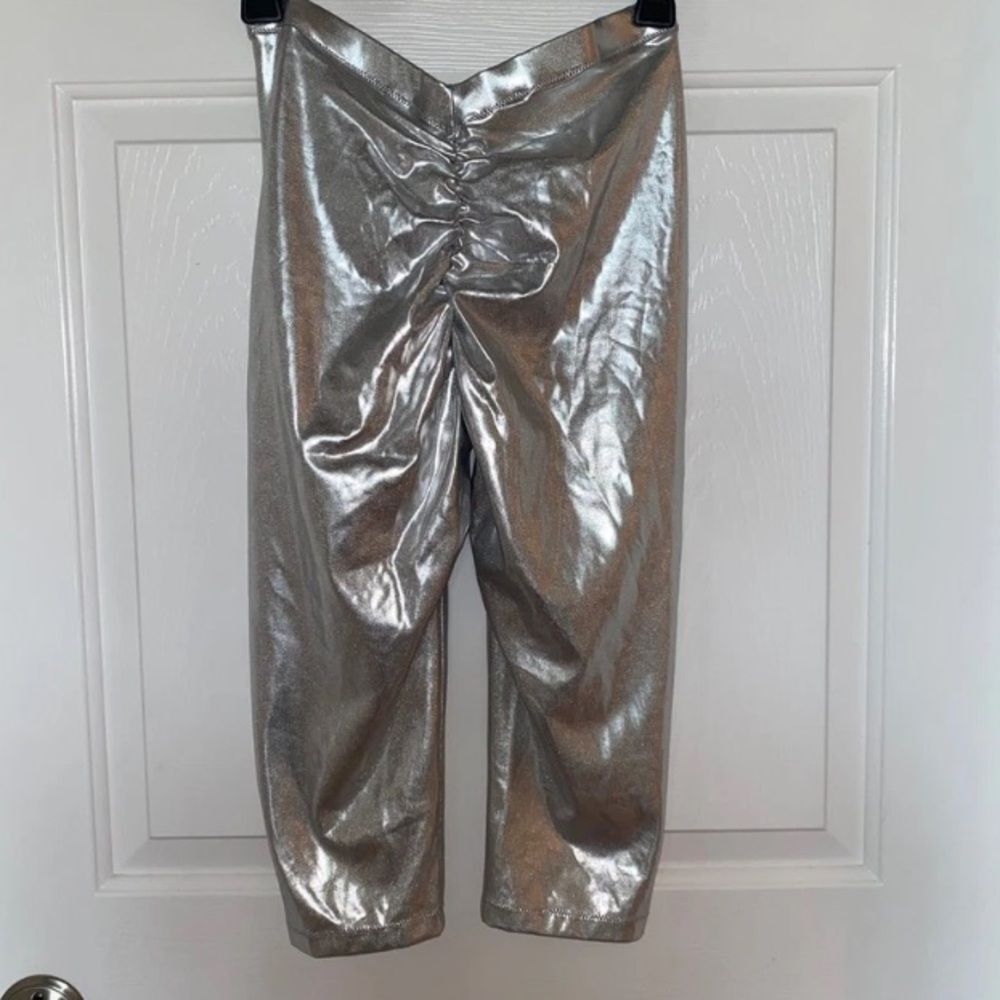 Skims Metallic Swim Capri Silver Pants Ruched Size large new with tags - Picture 3 of 7